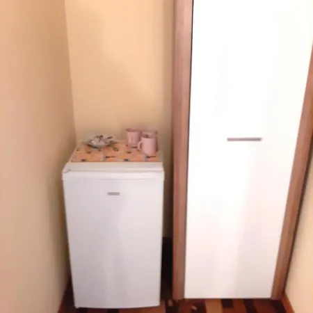 ŁÓDZKI DOM TURYSTYCZNY ŁÓDŹ Helenówek-fajne pokoje z łazienkami Kwatera prywatna