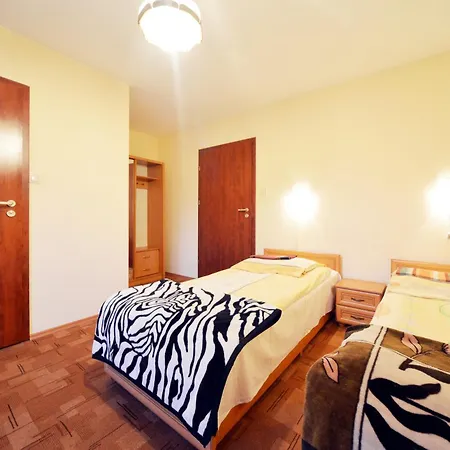 ŁÓDZKI DOM TURYSTYCZNY ŁÓDŹ Helenówek-fajne pokoje z łazienkami * Łódź