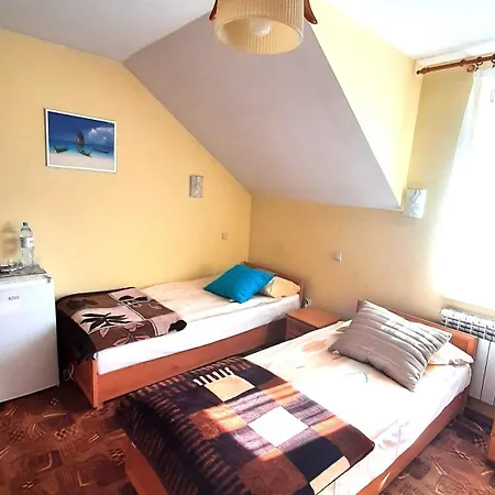 ŁÓDZKI DOM TURYSTYCZNY ŁÓDŹ Helenówek-fajne pokoje z łazienkami