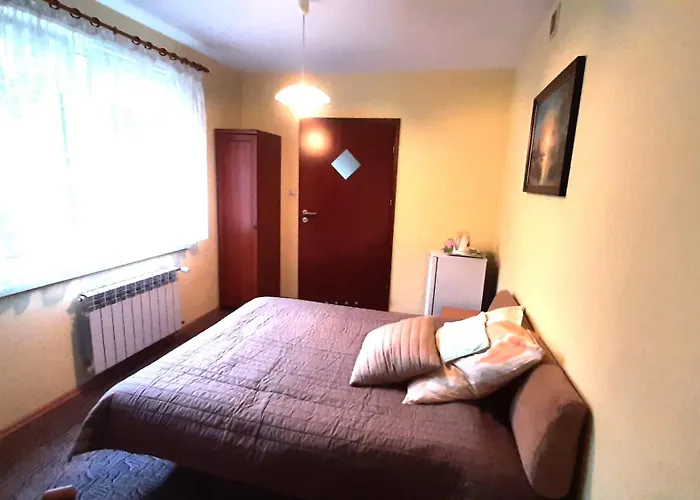 Goscinne Helenowek- Fvat - Parking 3* Łódź